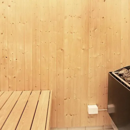 Three-bedroom Holiday In 57 * Blavand