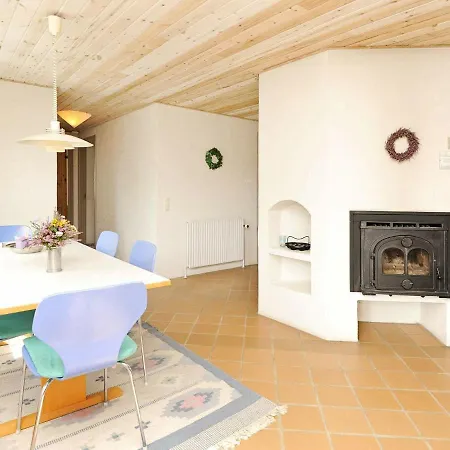 Three-bedroom Holiday In 57 Holiday home